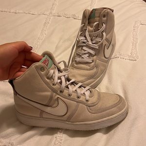 COPY - Creme Nikes size 7